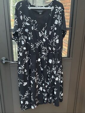Penningtons Black and White Floral Midi Dress